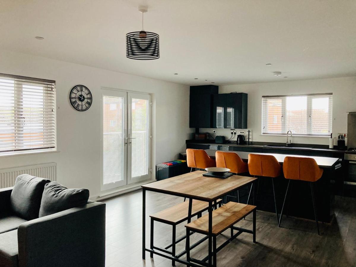 Spacious Newly Built Apartment Rhos On Sea, Colwyn Bay Bagian luar foto